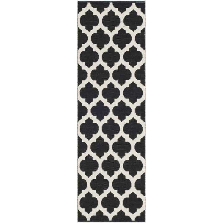 SAFAVIEH Montauk MTK723D Handwoven Black / Ivory Rug Image 1