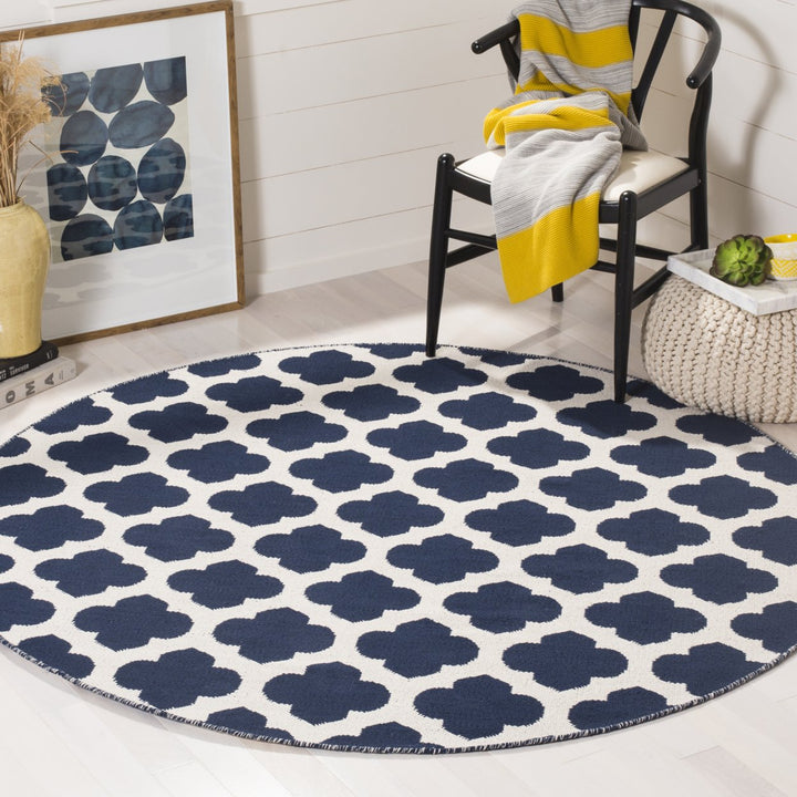 SAFAVIEH Montauk MTK723H Handwoven Navy / Ivory Rug Image 2