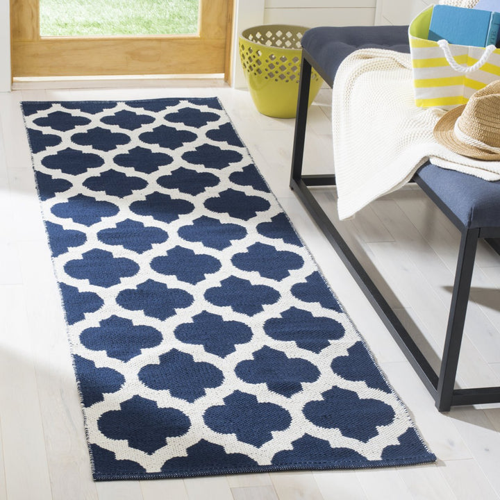 SAFAVIEH Montauk MTK723H Handwoven Navy / Ivory Rug Image 3