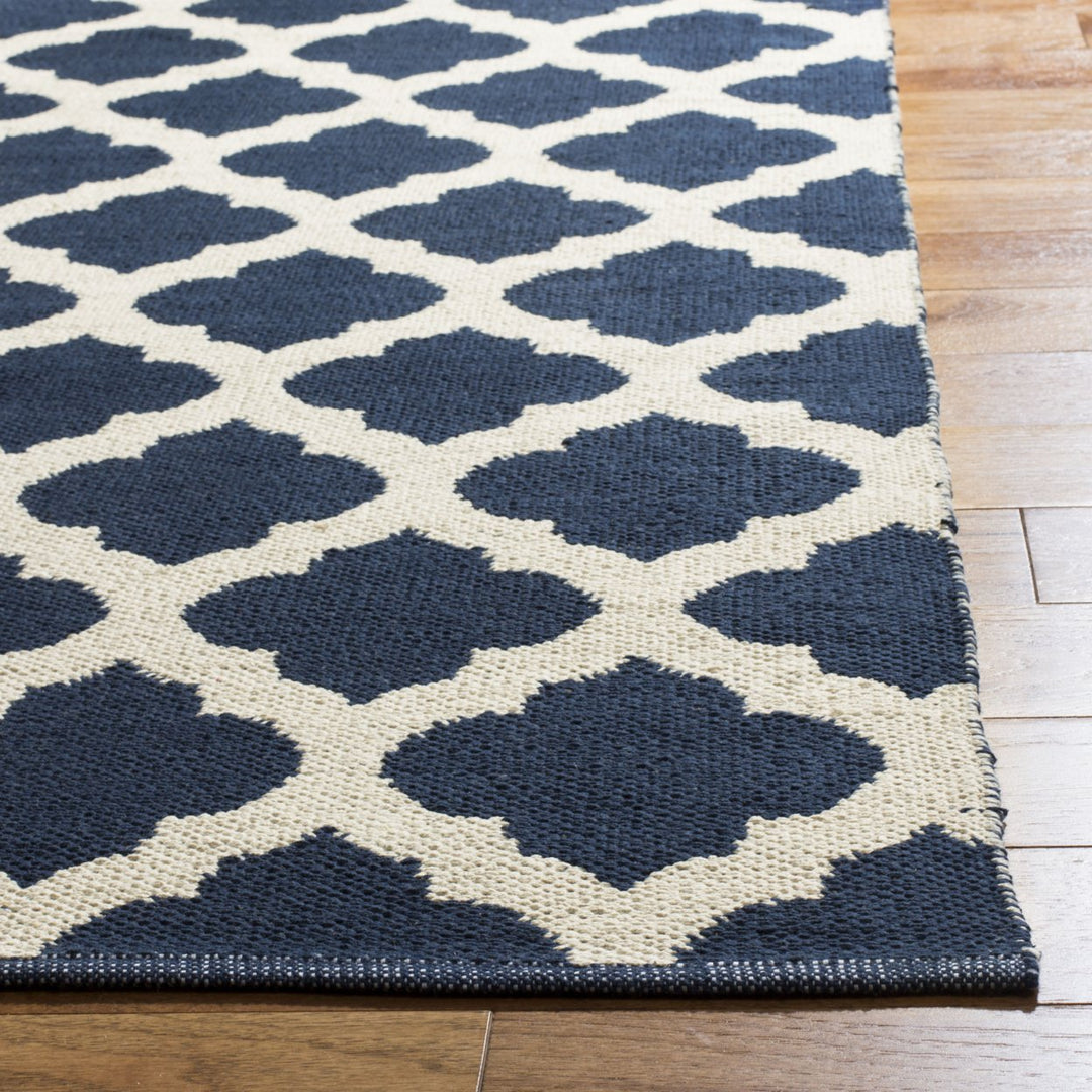 SAFAVIEH Montauk MTK723H Handwoven Navy / Ivory Rug Image 7