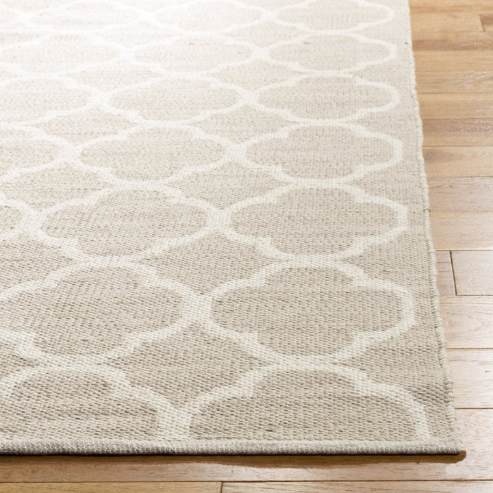 SAFAVIEH Montauk MTK725A Handwoven Grey / Ivory Rug Image 7