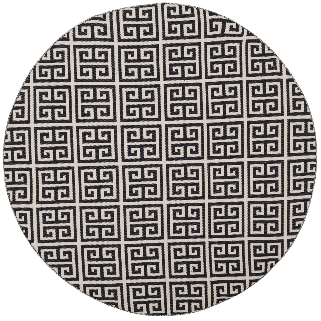 SAFAVIEH Montauk MTK724D Handwoven Black / Ivory Rug Image 4