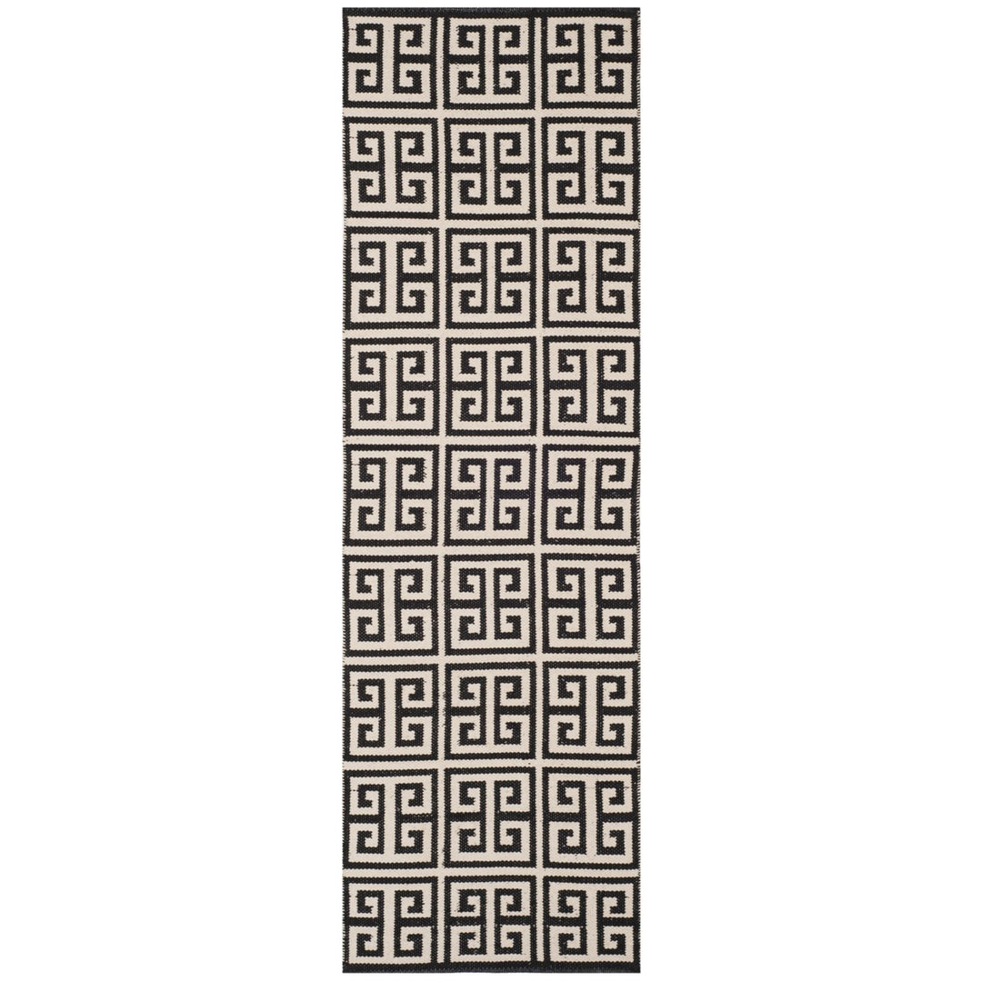 SAFAVIEH Montauk MTK724D Handwoven Black / Ivory Rug Image 5