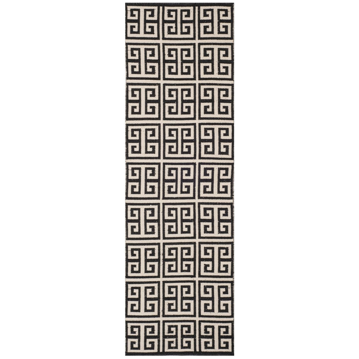 SAFAVIEH Montauk MTK724D Handwoven Black / Ivory Rug Image 5