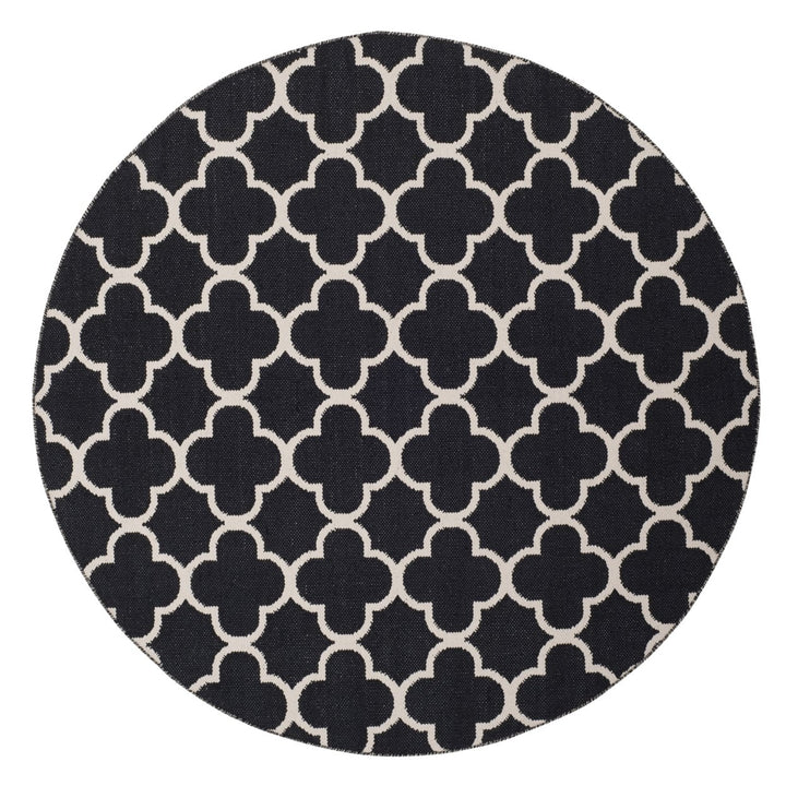 SAFAVIEH Montauk MTK725D Handwoven Black / Ivory Rug Image 1