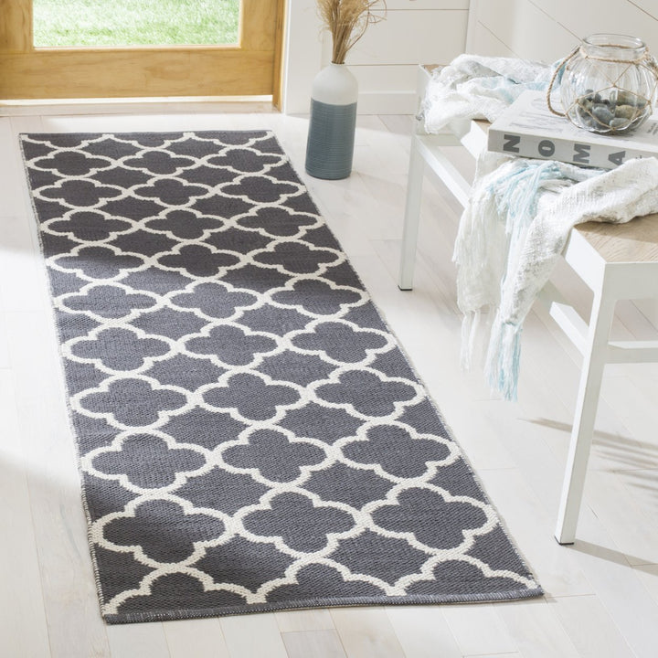 SAFAVIEH Montauk MTK725E Handwoven Dark Grey / Ivory Rug Image 3