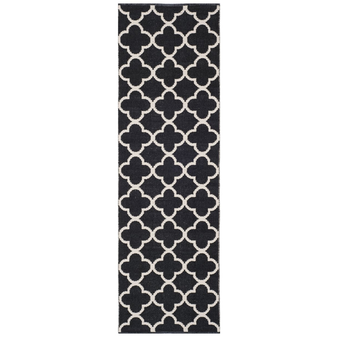 SAFAVIEH Montauk MTK725D Handwoven Black / Ivory Rug Image 1