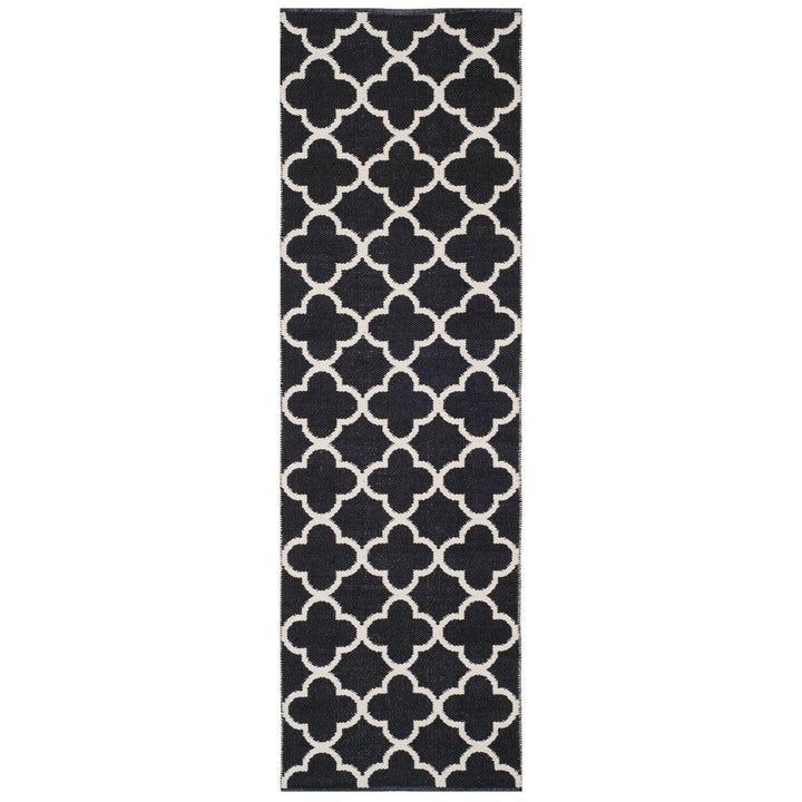 SAFAVIEH Montauk MTK725D Handwoven Black / Ivory Rug Image 1