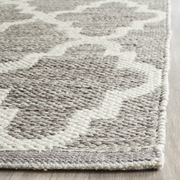 SAFAVIEH Montauk MTK810A Handwoven Grey / Ivory Rug Image 6