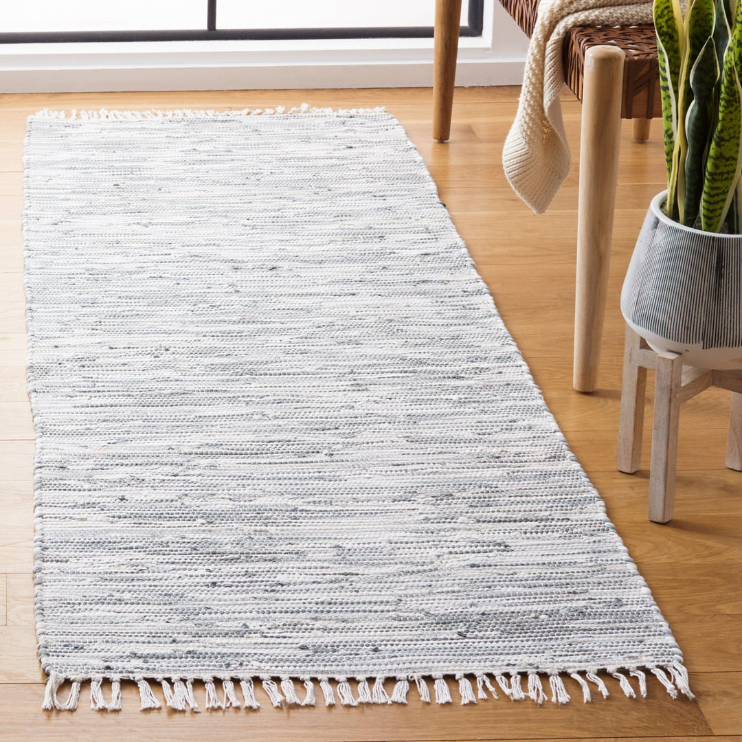 SAFAVIEH Montauk Collection MTK753A Handwoven Silver Rug Image 3