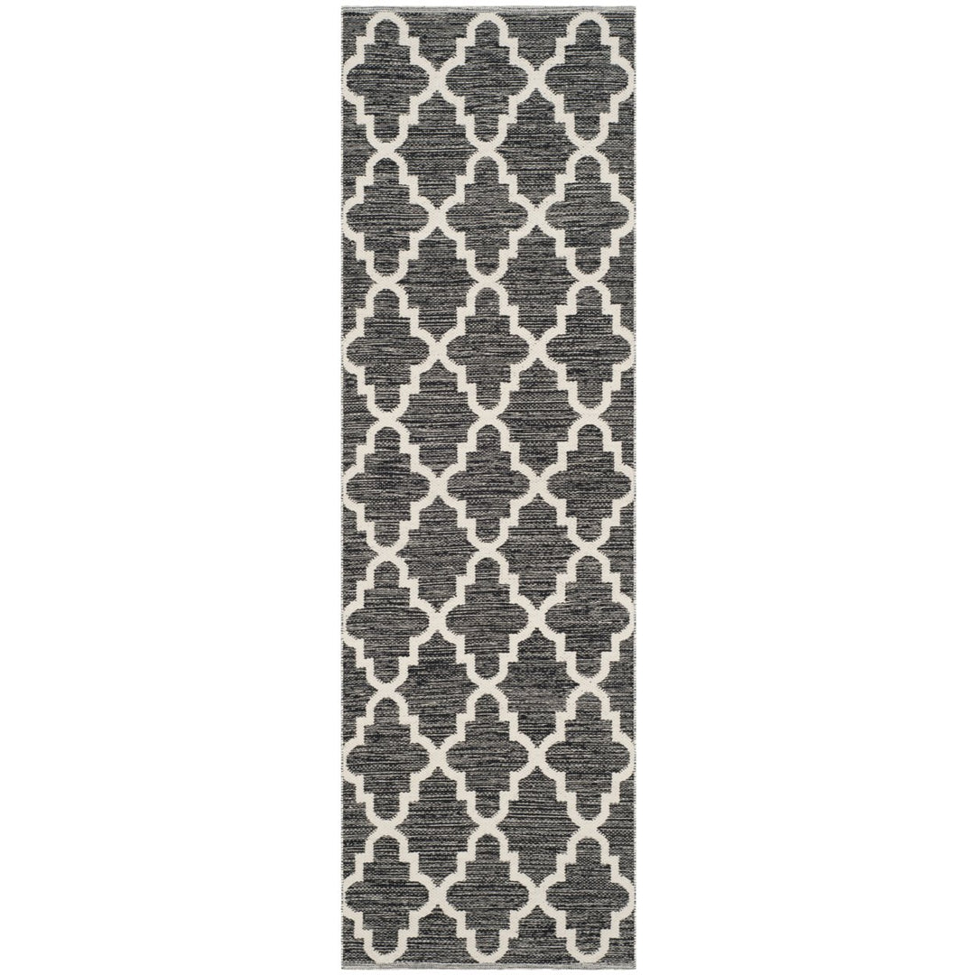 SAFAVIEH Montauk MTK810D Handwoven Black / Ivory Rug Image 1