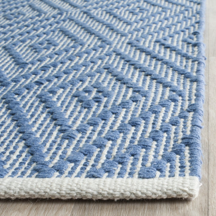 SAFAVIEH Montauk MTK811B Handwoven Blue / Ivory Rug Image 4