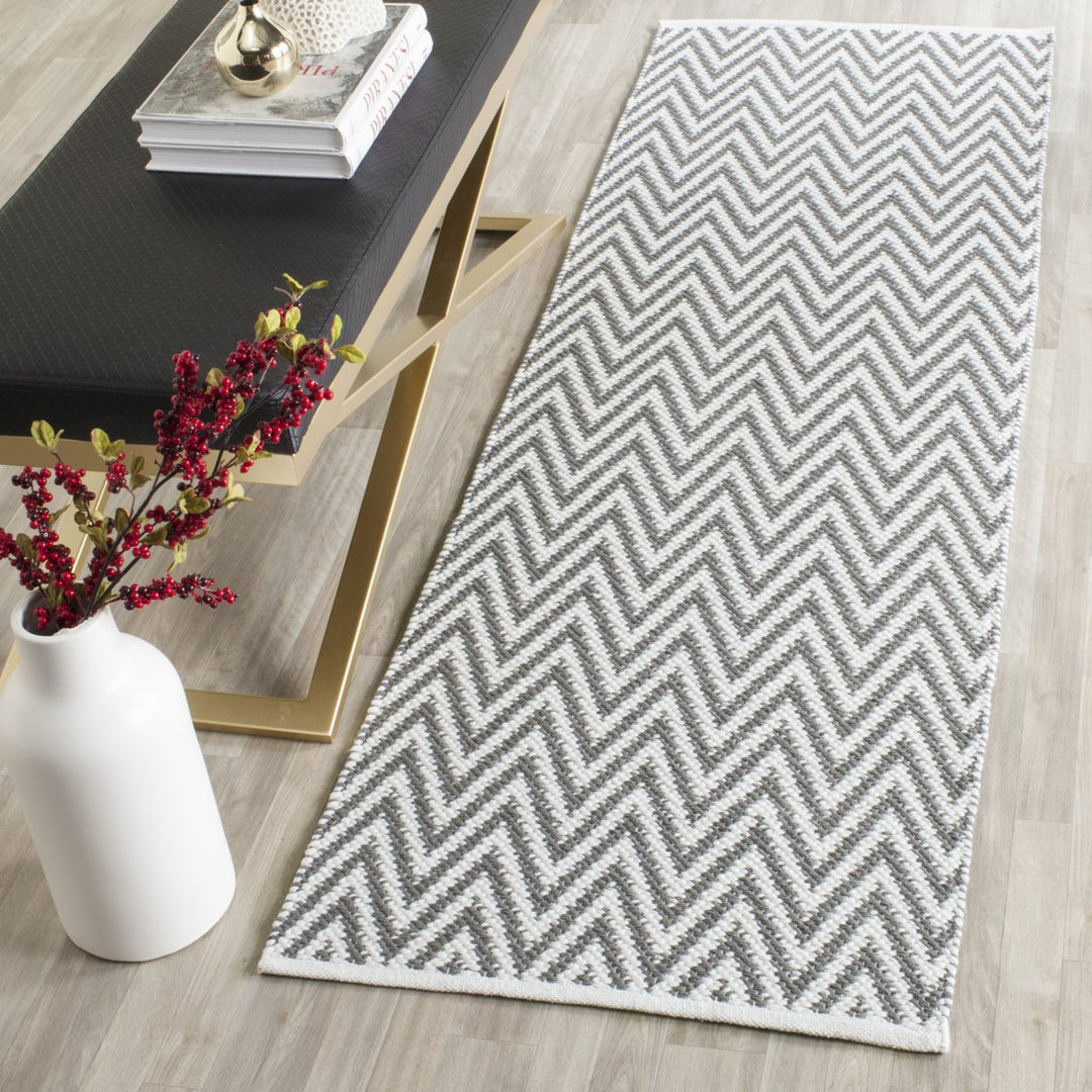 SAFAVIEH Montauk MTK812A Handwoven Grey / Ivory Rug Image 2