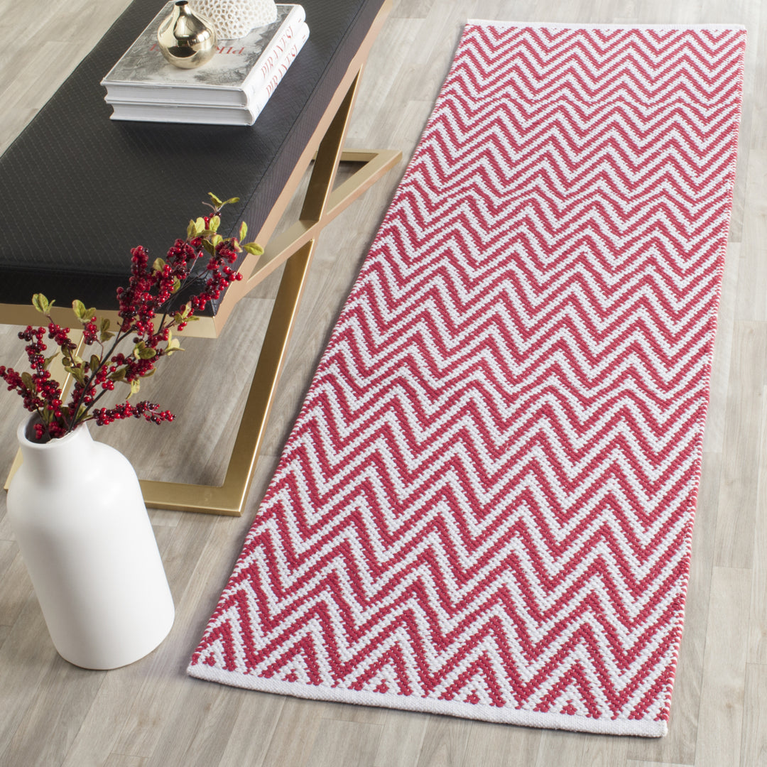 SAFAVIEH Montauk MTK812K Handwoven Red / Ivory Rug Image 2