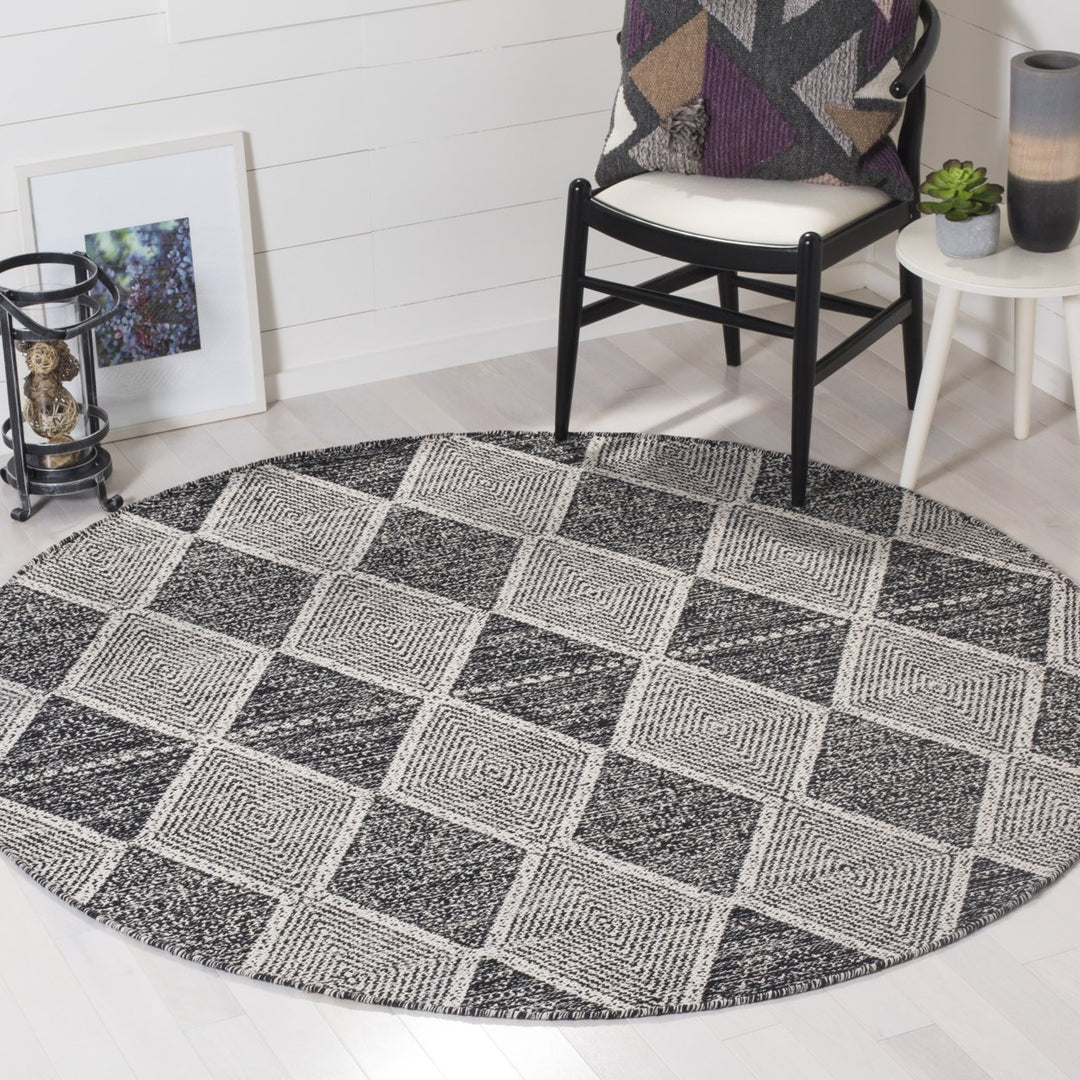 SAFAVIEH Montauk Collection MTK822D Handwoven Black Rug Image 2