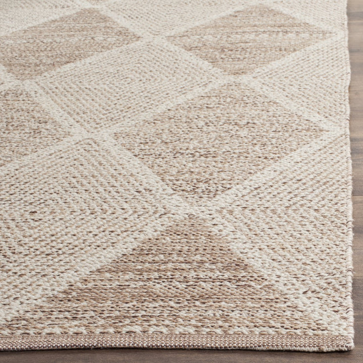 SAFAVIEH Montauk Collection MTK822E Handwoven Beige Rug Image 7