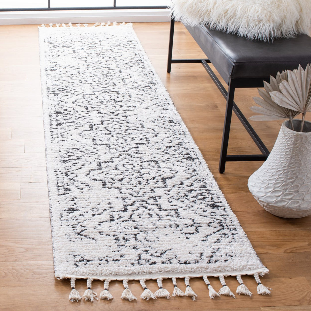 SAFAVIEH Moroccan Tassel Shag MTS413A Ivory /Black Rug Image 3