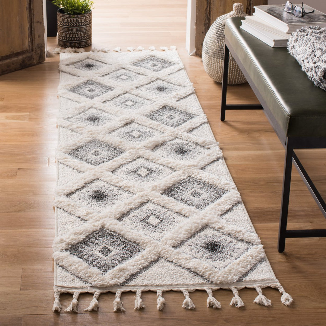 SAFAVIEH Moroccan Tassel Shag MTS601F Ivory / Grey Rug Image 3