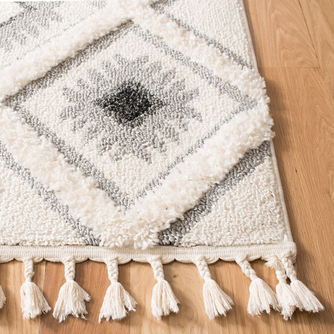 SAFAVIEH Moroccan Tassel Shag MTS601F Ivory / Grey Rug Image 7