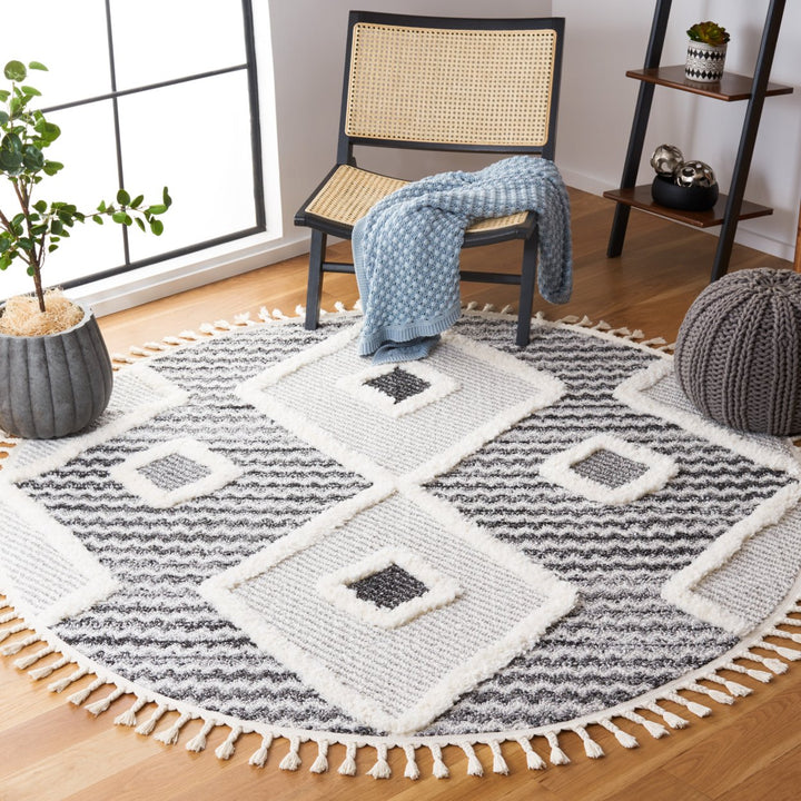 SAFAVIEH Moroccan Tassel Shag MTS612F Grey / Ivory Rug Image 2