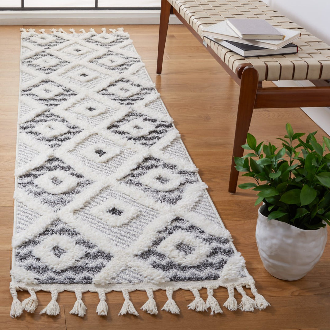 SAFAVIEH Moroccan Tassel Shag MTS612F Grey / Ivory Rug Image 3