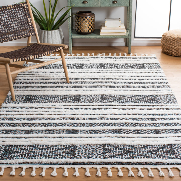 SAFAVIEH Moroccan Tassel Shag MTS632Z Black /Ivory Rug Image 1