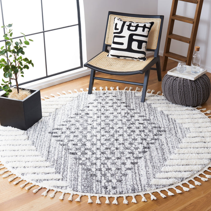 SAFAVIEH Moroccan Tassel Shag MTS624F Grey / Ivory Rug Image 2