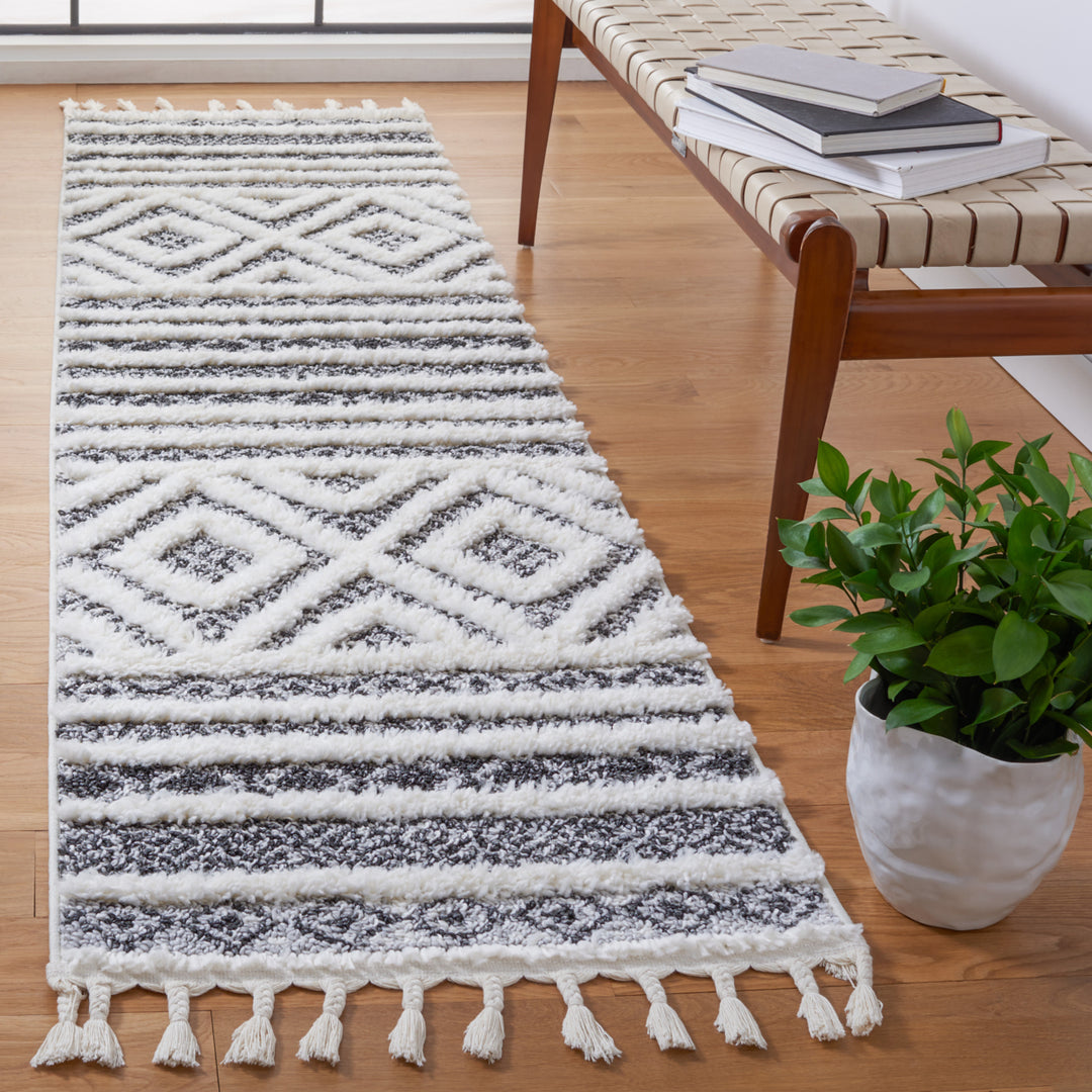 SAFAVIEH Moroccan Tassel Shag MTS628F Grey / Ivory Rug Image 2