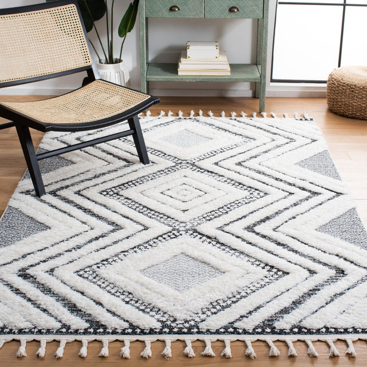 SAFAVIEH Moroccan Tassel Shag MTS636A Ivory / Grey Rug Image 1