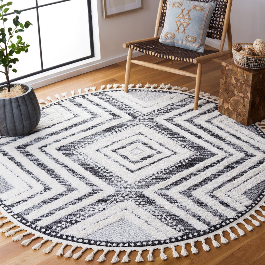 SAFAVIEH Moroccan Tassel Shag MTS636A Ivory / Grey Rug Image 2