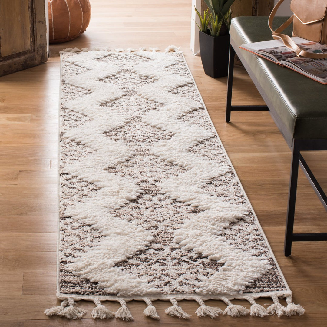 SAFAVIEH Moroccan Tassel Shag MTS652A Ivory /Brown Rug Image 10