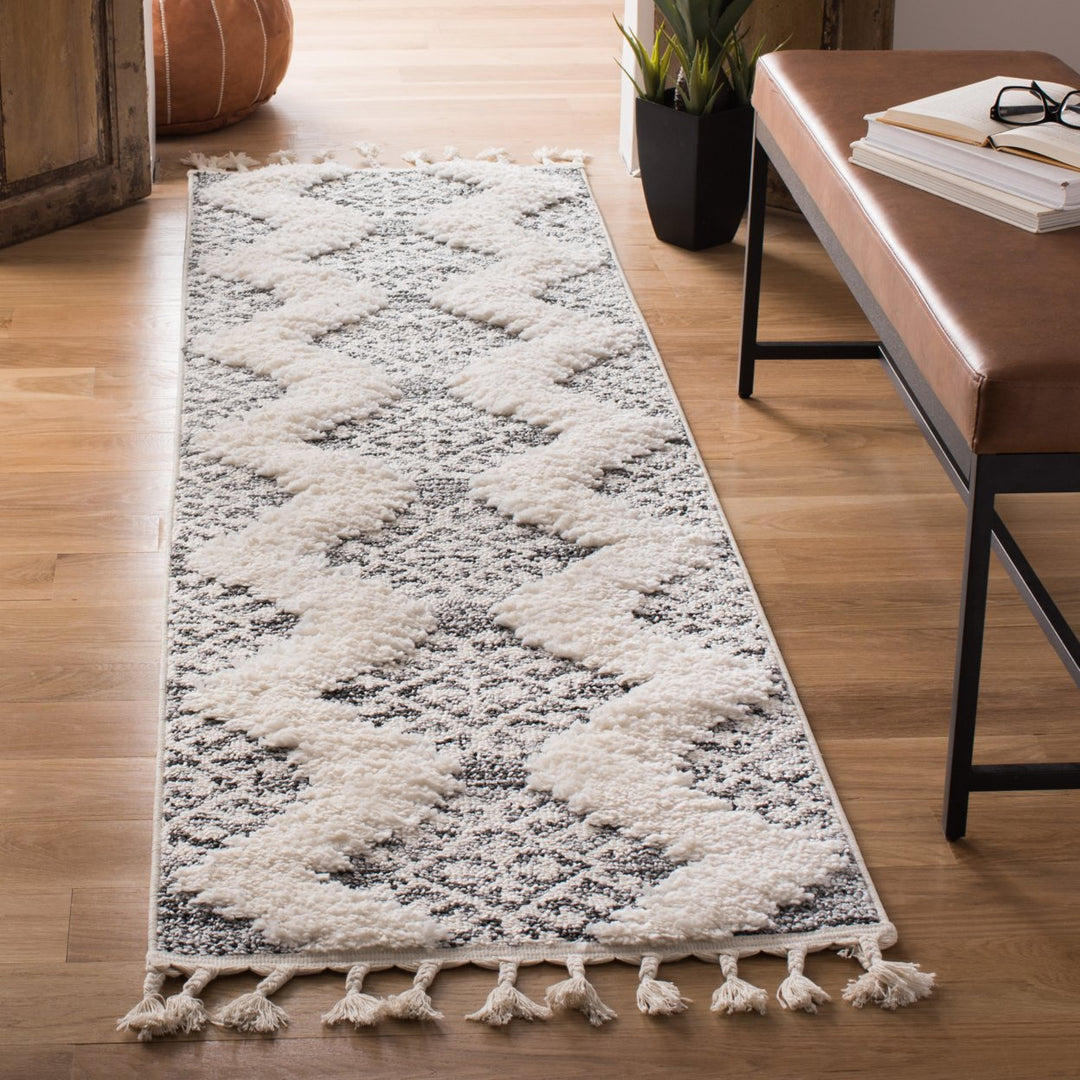 SAFAVIEH Moroccan Tassel Shag MTS652F Ivory / Grey Rug Image 9