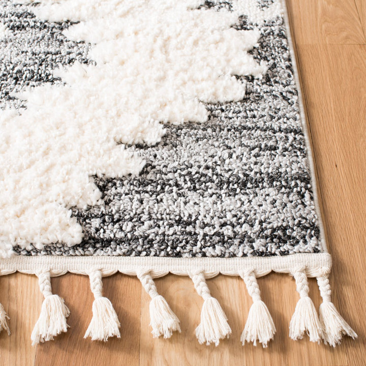 SAFAVIEH Moroccan Tassel Shag MTS652F Ivory / Grey Rug Image 10