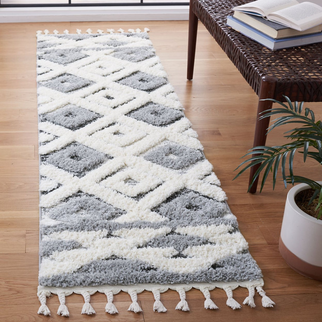 SAFAVIEH Moroccan Tassel Shag MTS661F Grey / Ivory Rug Image 3