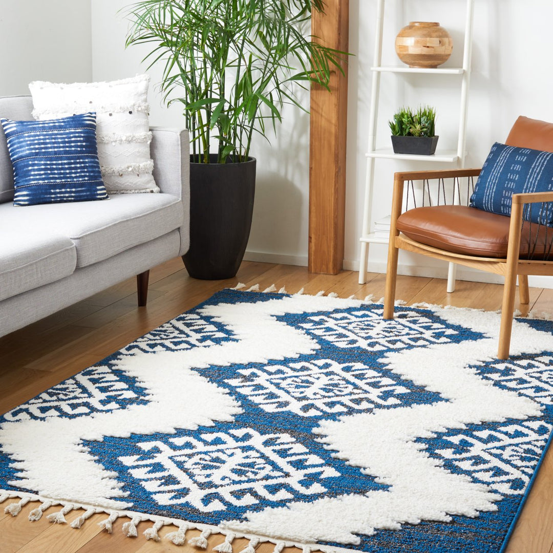 SAFAVIEH Moroccan Tassel Shag MTS652N Navy / Ivory Rug Image 1