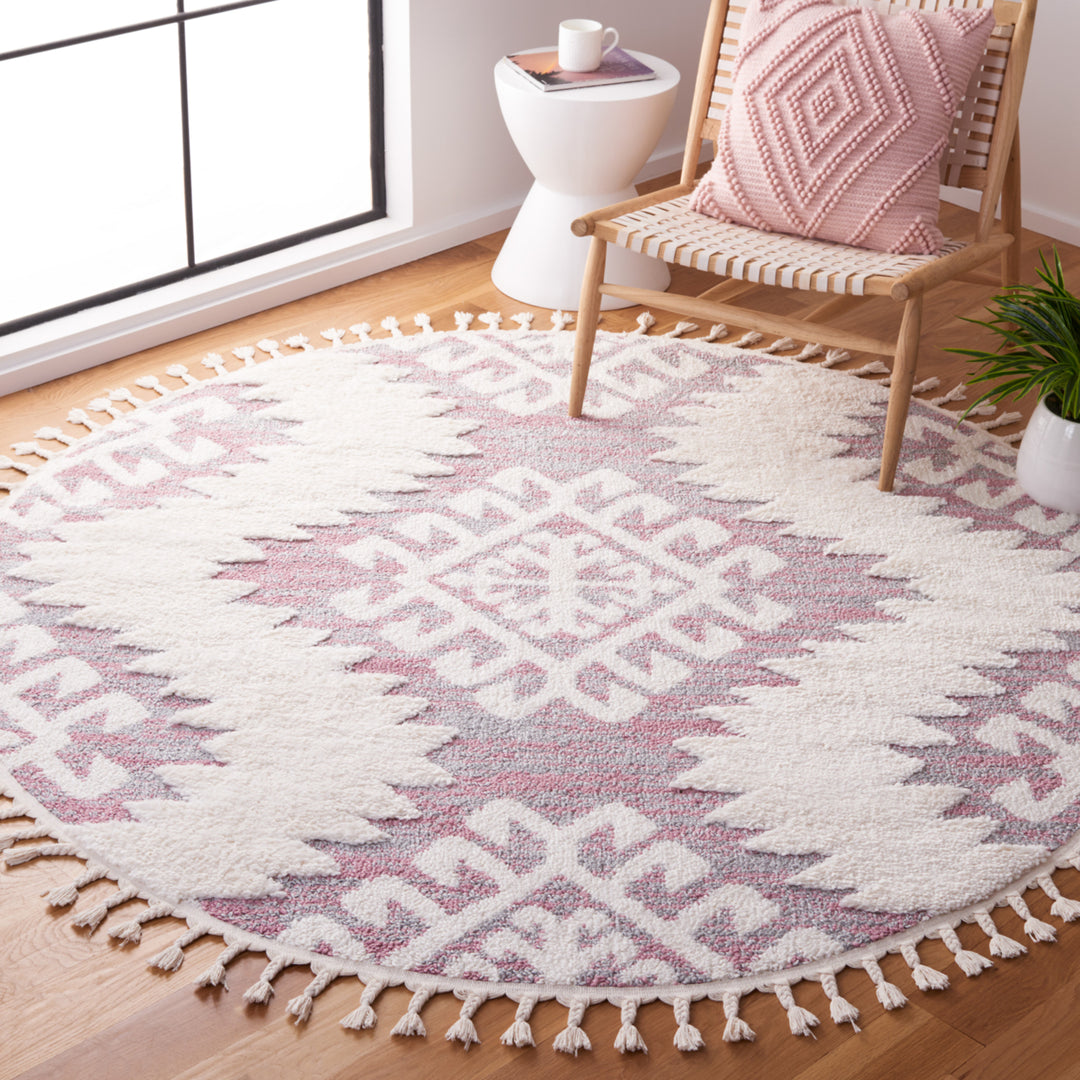 SAFAVIEH Moroccan Tassel Shag MTS652U Pink / Ivory Rug Image 2