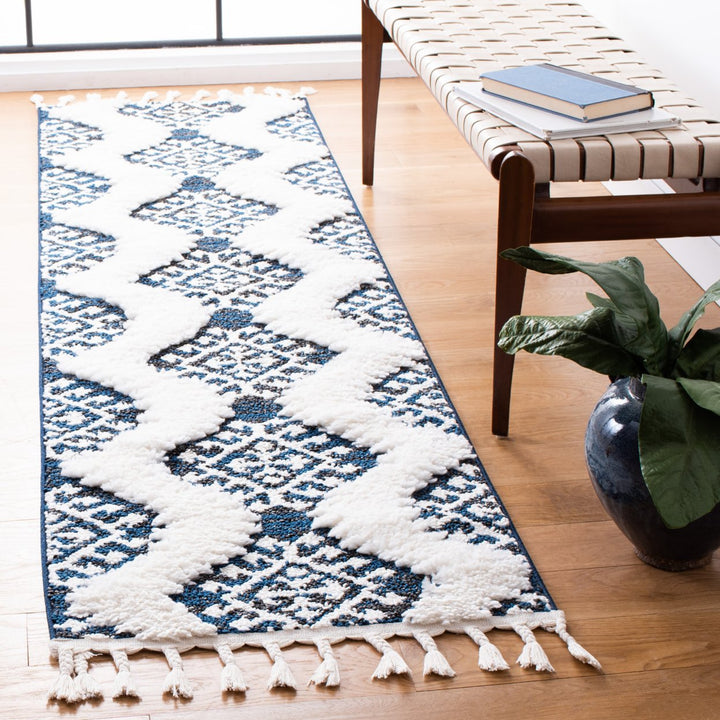 SAFAVIEH Moroccan Tassel Shag MTS652N Navy / Ivory Rug Image 3