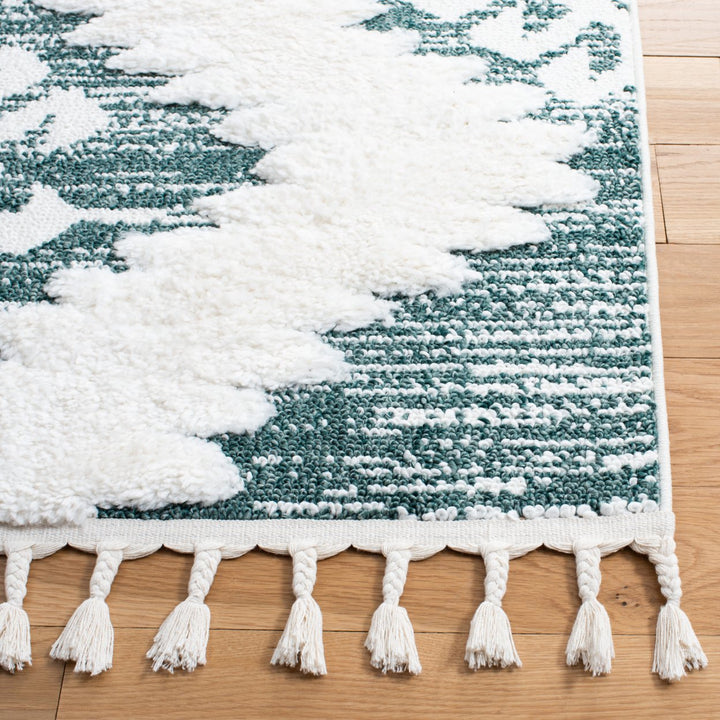 SAFAVIEH Moroccan Tassel Shag MTS652Y Green /Ivory Rug Image 7