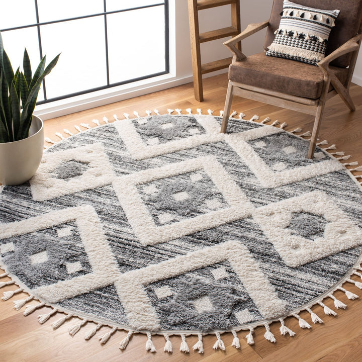 SAFAVIEH Moroccan Tassel Shag MTS664G Grey / Ivory Rug Image 8