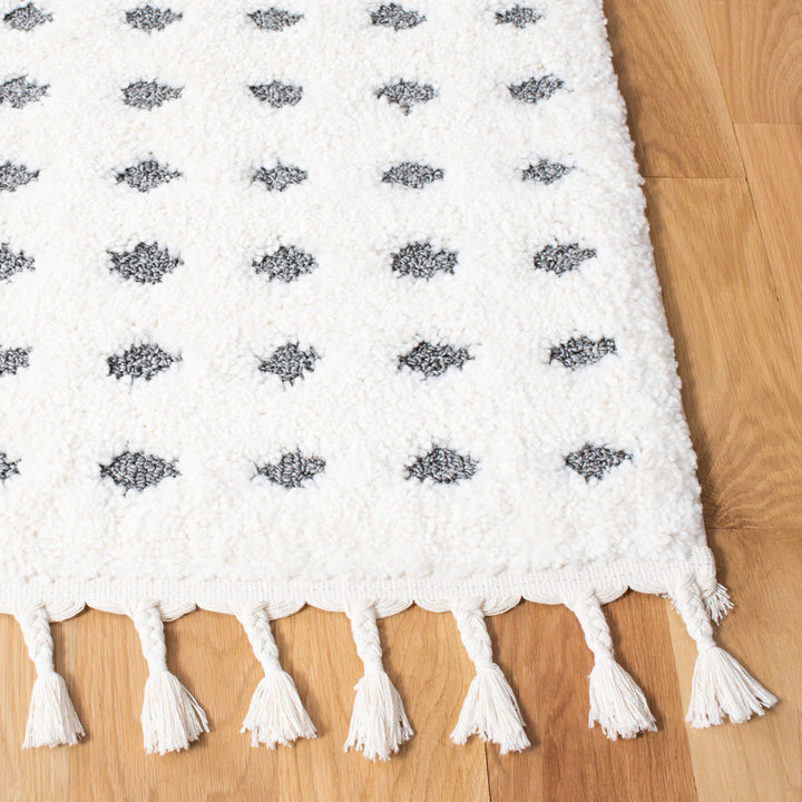 SAFAVIEH Moroccan Tassel Shag MTS690A Ivory / Grey Rug Image 7