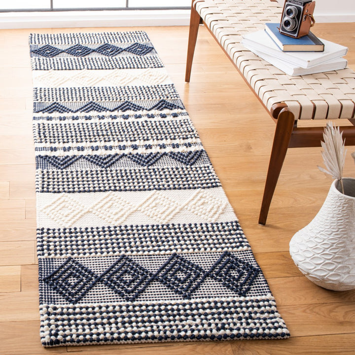 SAFAVIEH Natura NAT102N Handwoven Navy / Ivory Rug Image 2