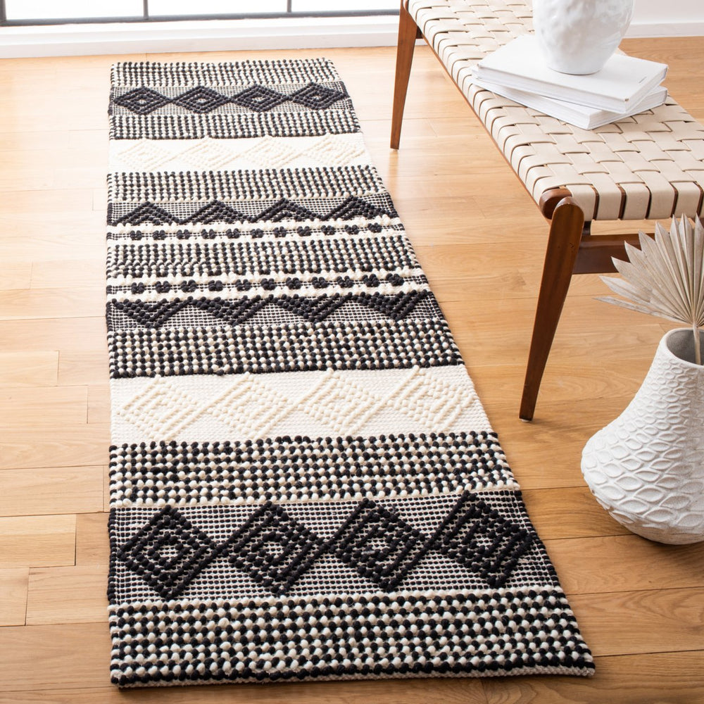 SAFAVIEH Natura NAT102Z Handwoven Black / Ivory Rug Image 2