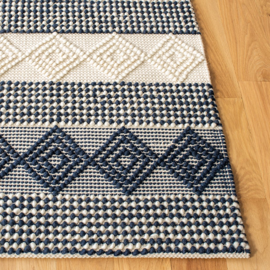 SAFAVIEH Natura NAT102N Handwoven Navy / Ivory Rug Image 5