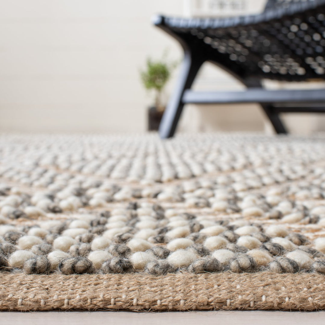 SAFAVIEH Natura NAT108F Handwoven Natural / Grey Rug Image 6