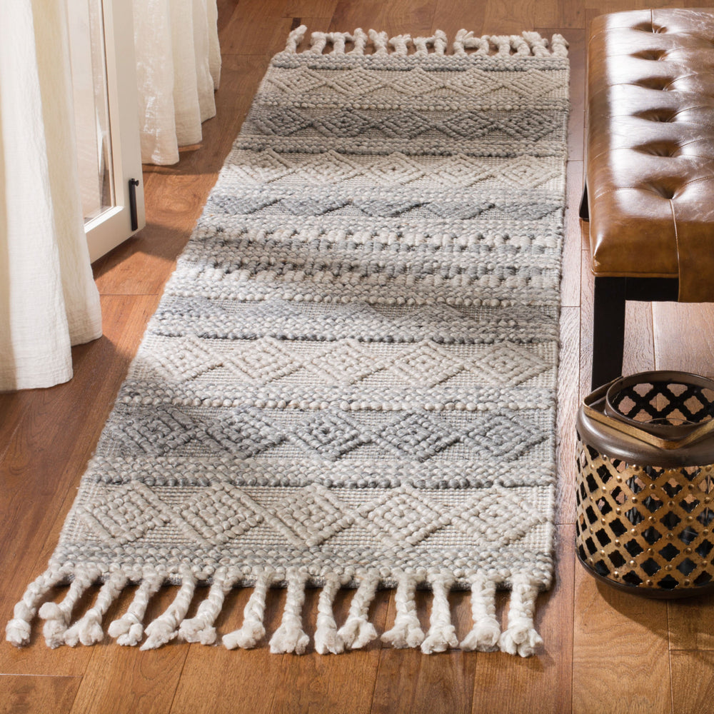 SAFAVIEH Natura Collection NAT317G Handwoven Silver Rug Image 2