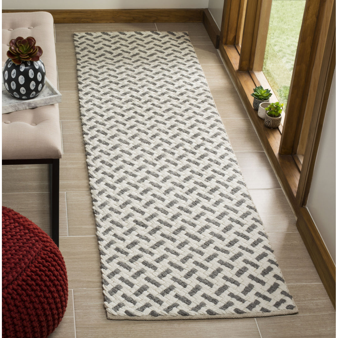 SAFAVIEH Natura NAT401A Handwoven Grey / Ivory Rug Image 2