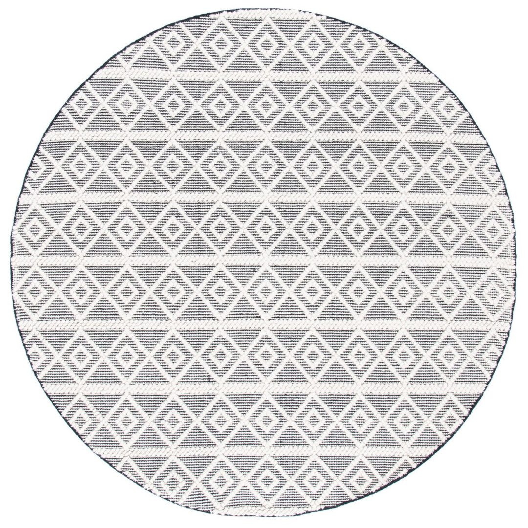 SAFAVIEH Natura NAT477A Handwoven Ivory / Black Rug Image 1