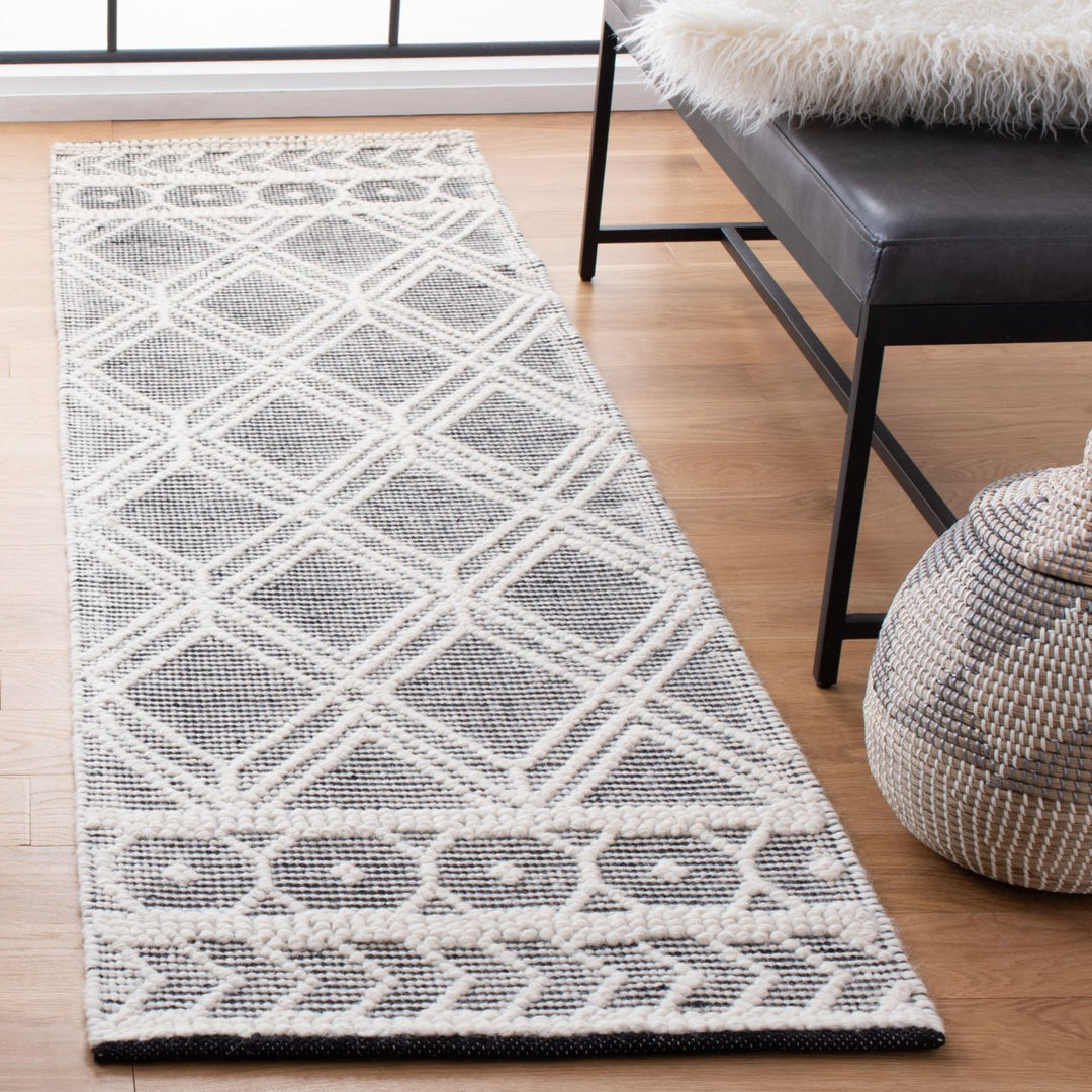 SAFAVIEH Natura NAT478A Handwoven Ivory / Black Rug Image 3