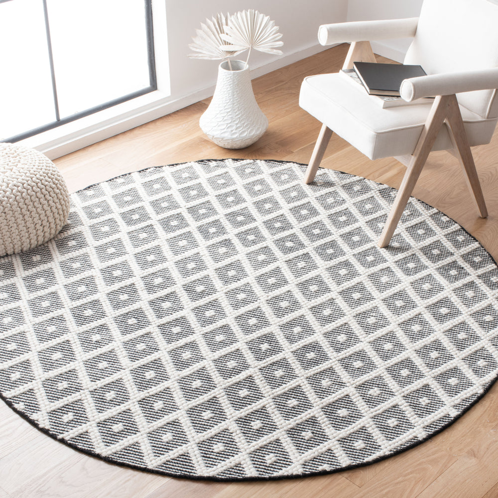 SAFAVIEH Natura NAT482A Handwoven Ivory / Black Rug Image 2