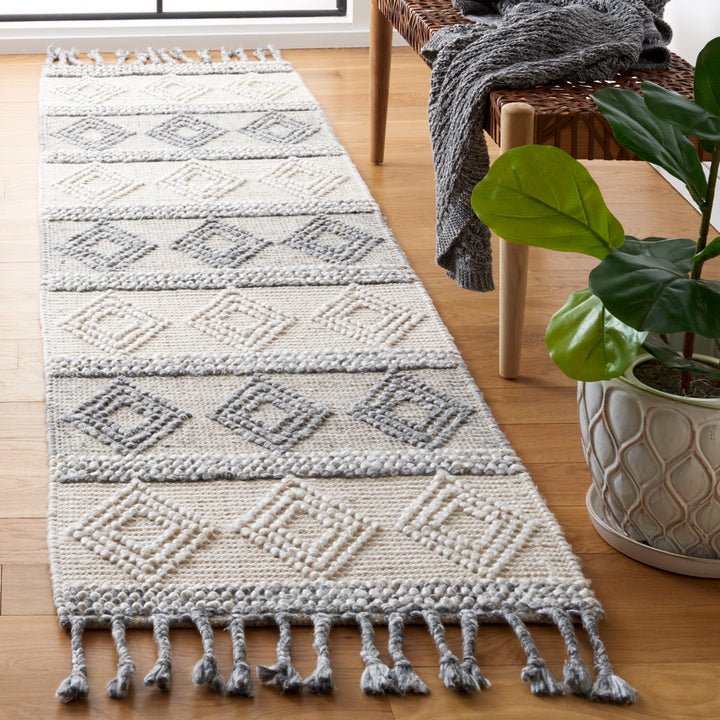 SAFAVIEH Natura NAT343A Handwoven Ivory / Grey Rug Image 3